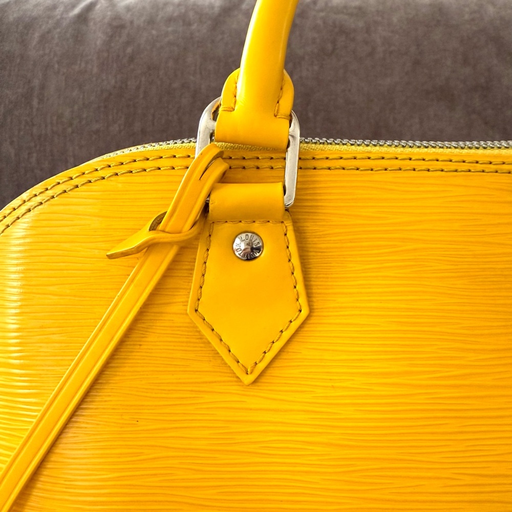 Authentic Louis Vuitton Alma PM Epi mimosa yellow leather handbag M40951 - Picture 16 of 16